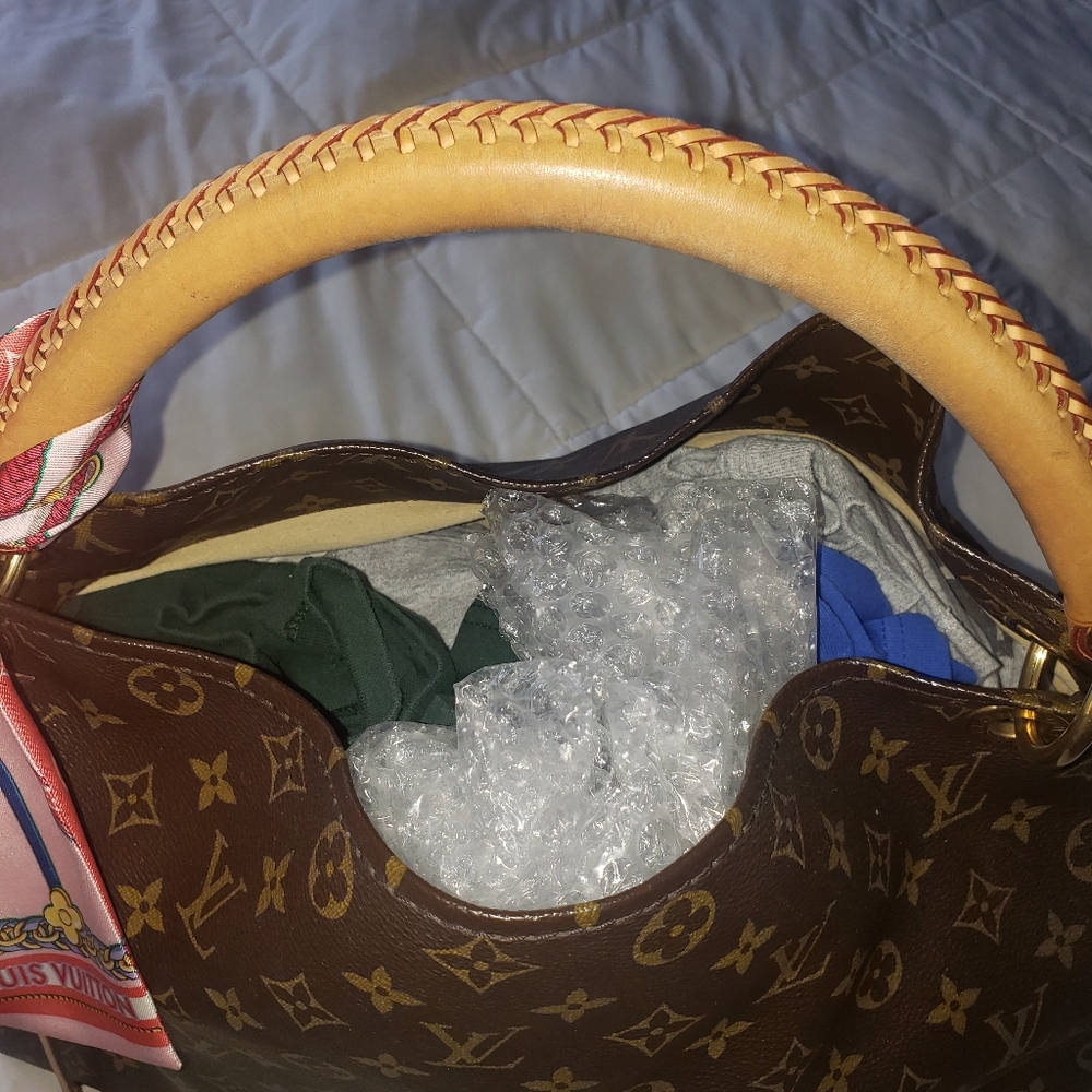 Louis Vuitton Artsy! Immaculate Condition! - Picture 4 of 15
